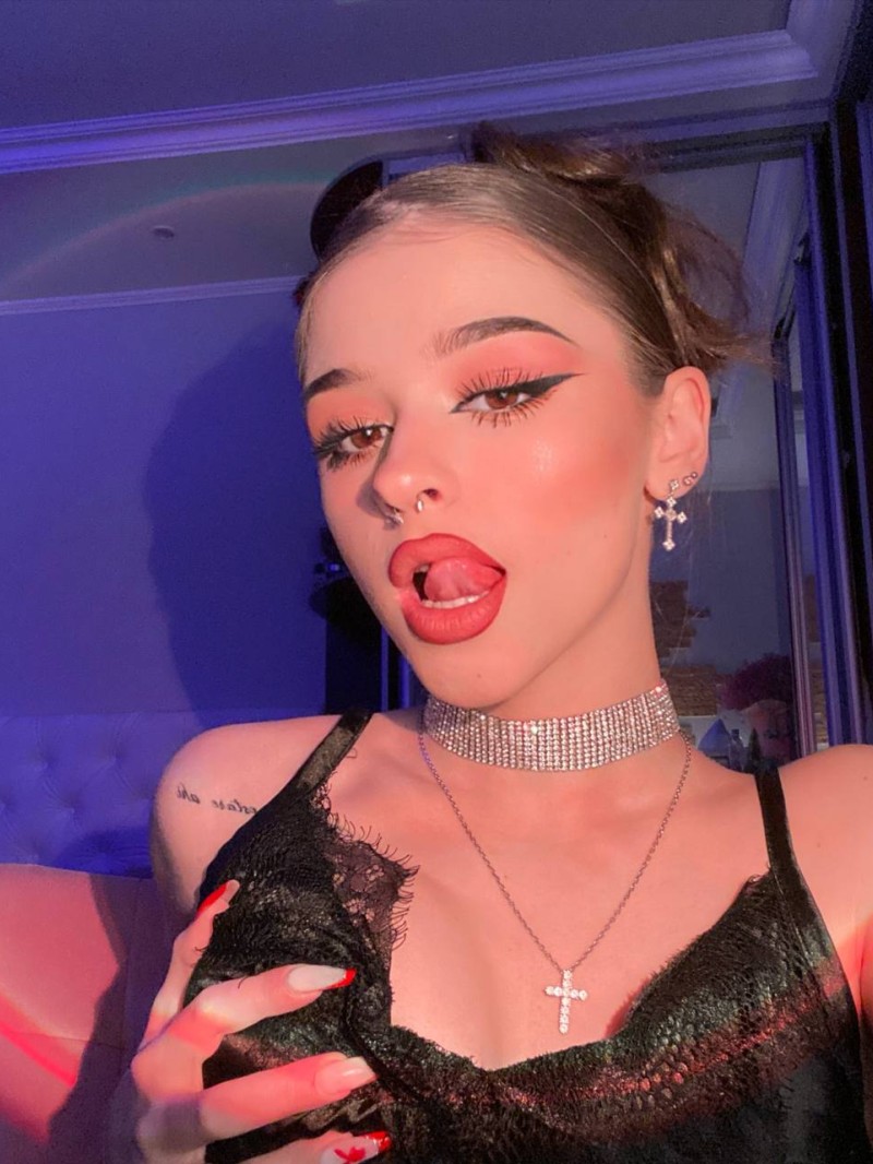 Индивидуалка Виолетта СПб у метро Фрунзенская, телефон +79811363384