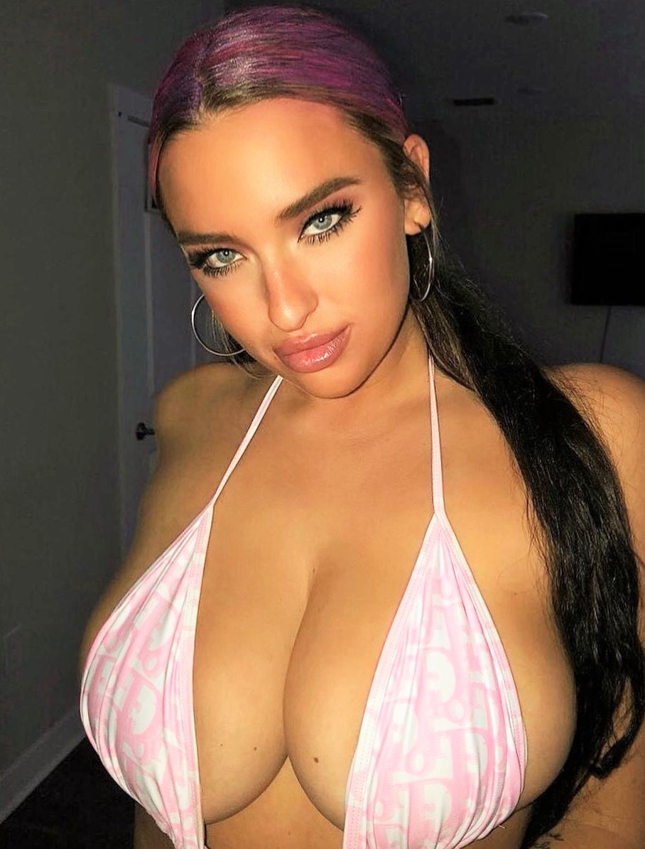 Проститутка Кристина СПб у метро Новочеркасская, телефон +7(981)155-42-85