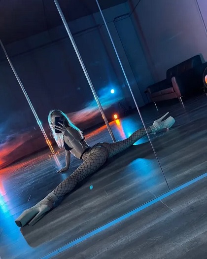 Проститутка Арина СПб у метро Купчино, телефон +7 (921) 020-39-44